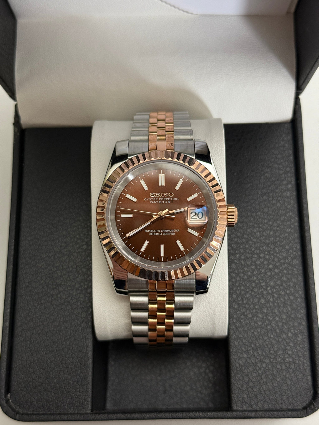 Seiko Mod Date Just Black – automatski sat, 40mm i 36mm