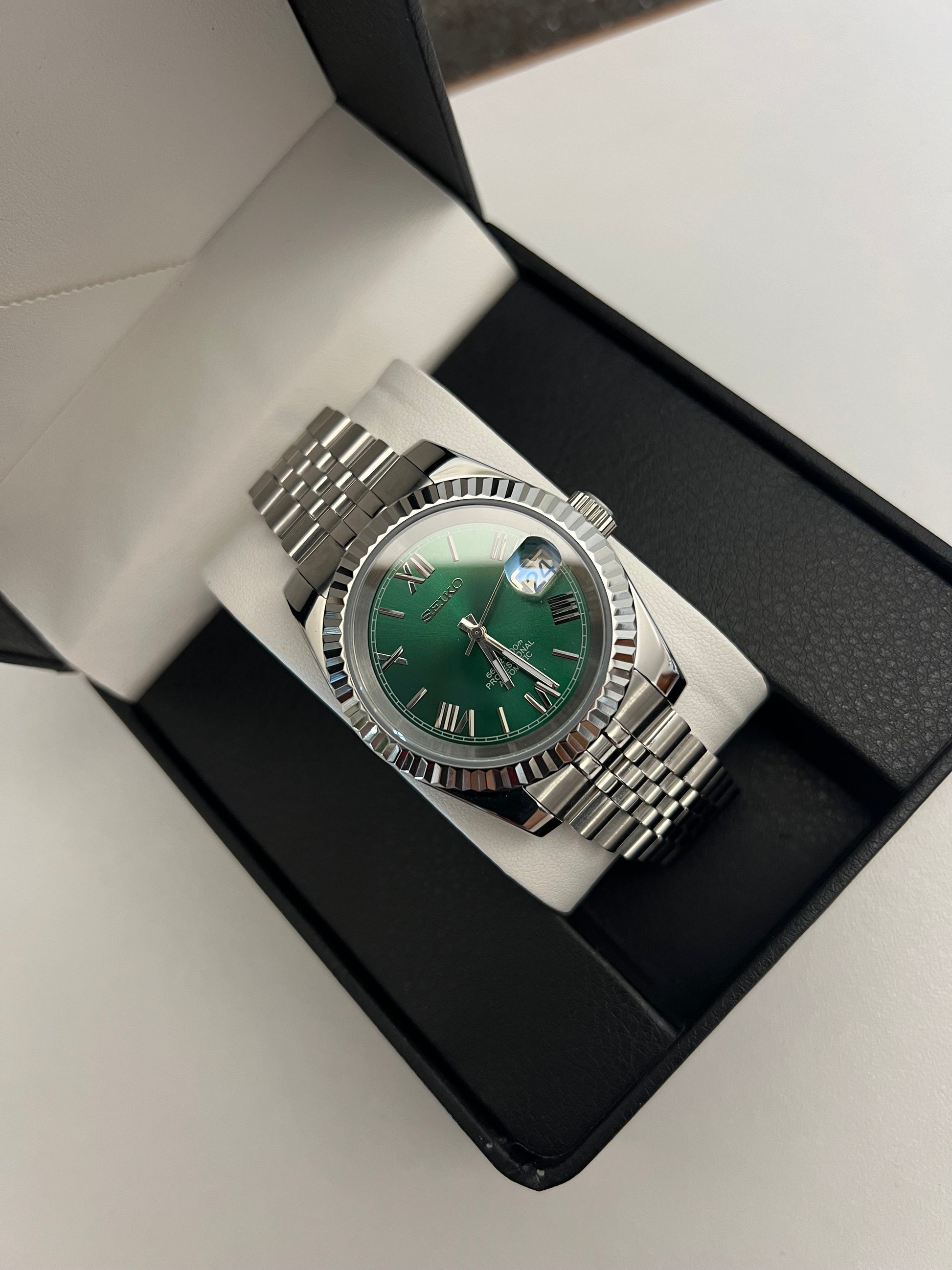 Seiko Mod Date Just Green