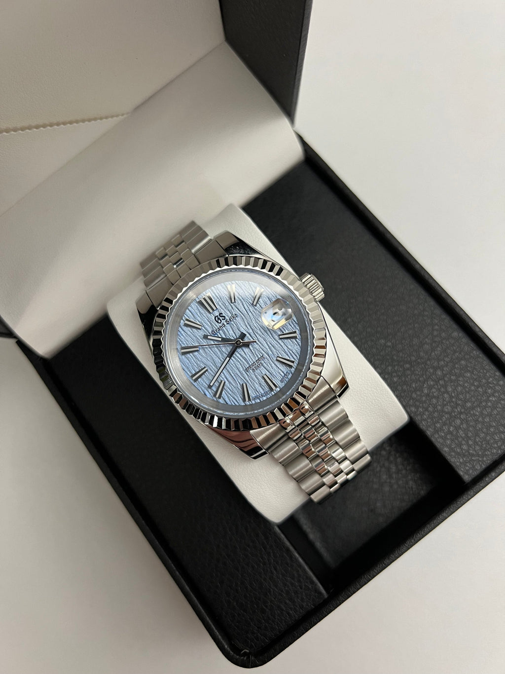 Seiko Mod Date Just Wave Blue – automatski sat, 40mm i 36mm