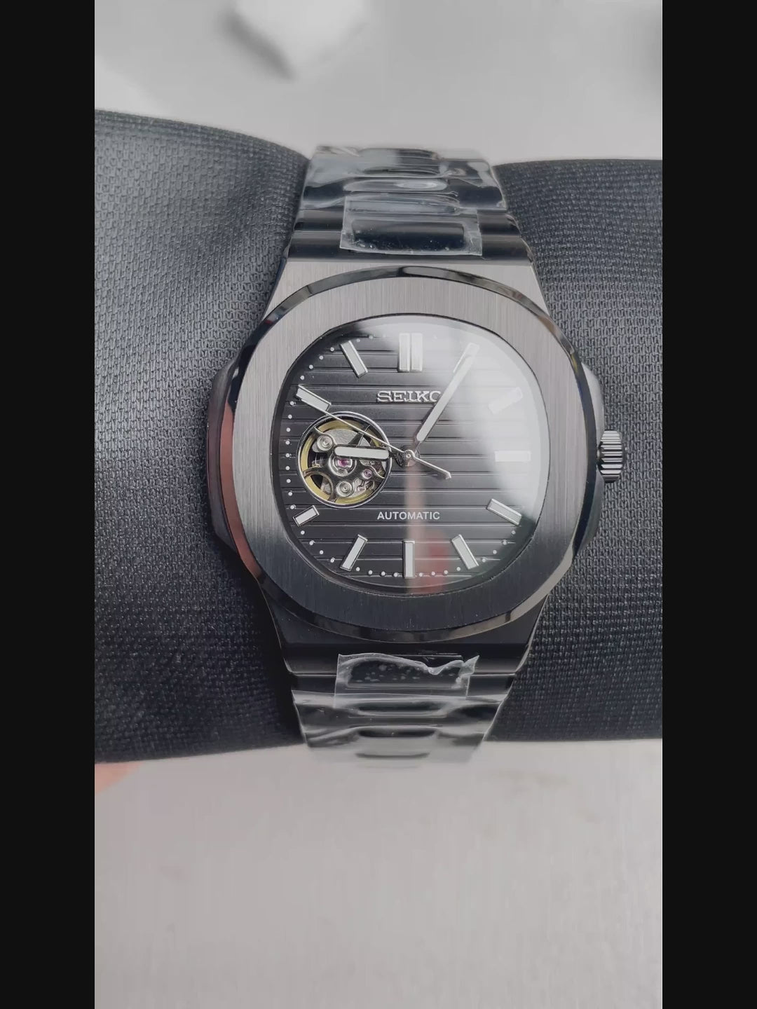 Seiko Mod Nautilus Open Heart All Black – automatski sat sa otvorenim srcem, 40mm
